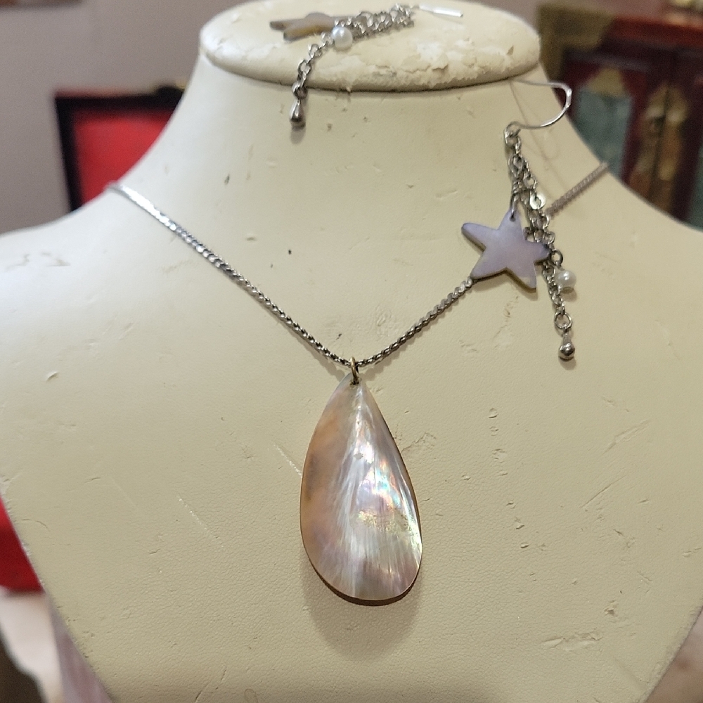 Vintage Shell Necklace & Earrings